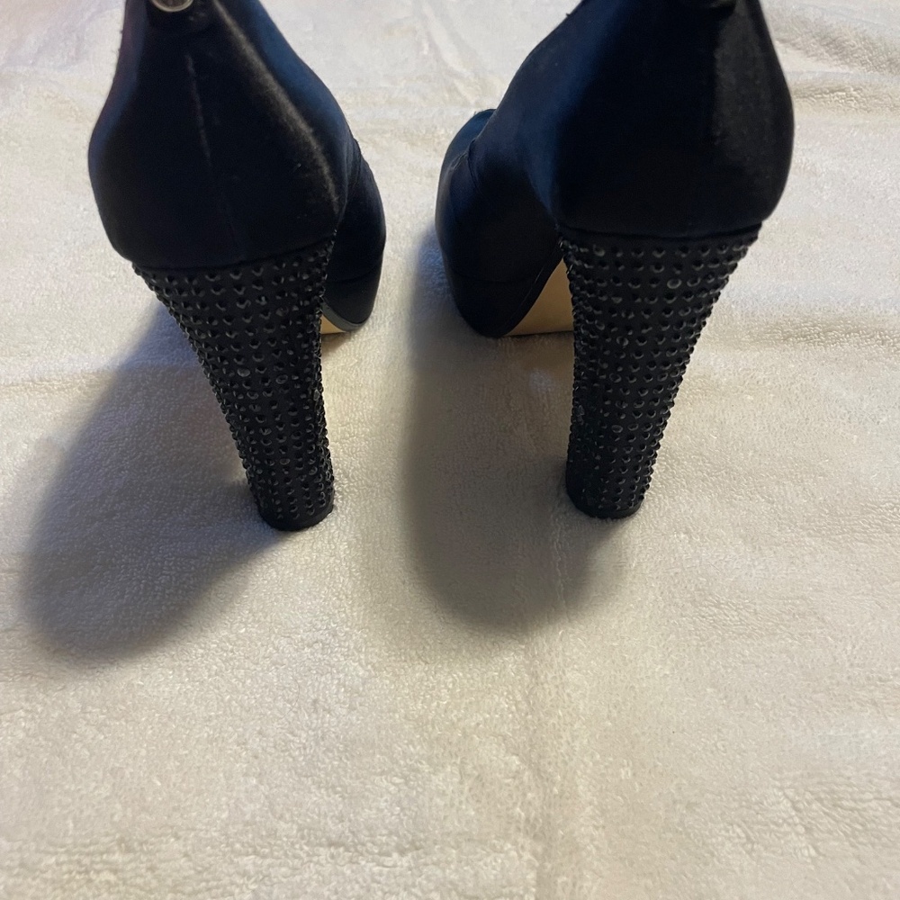 Michael Kora Nadia Pump - Picture 2 of 4